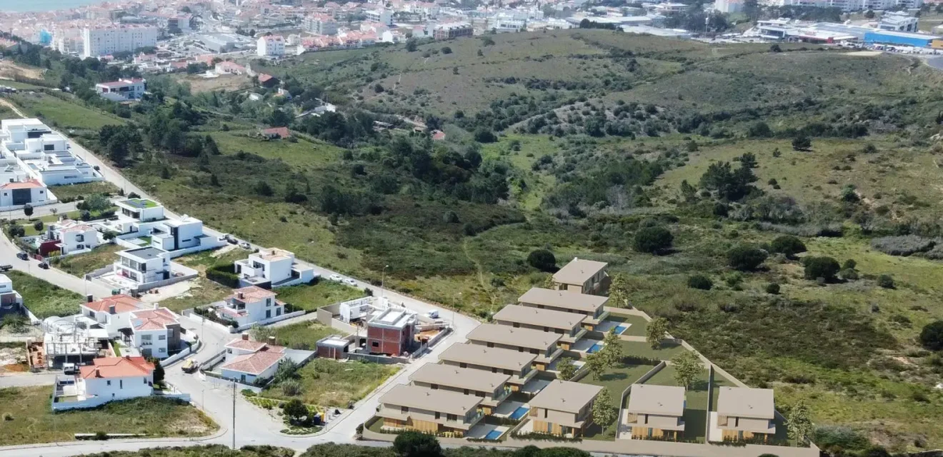 Terreno na Ericeira com projecto aprovado para construção de condomínio residencial.